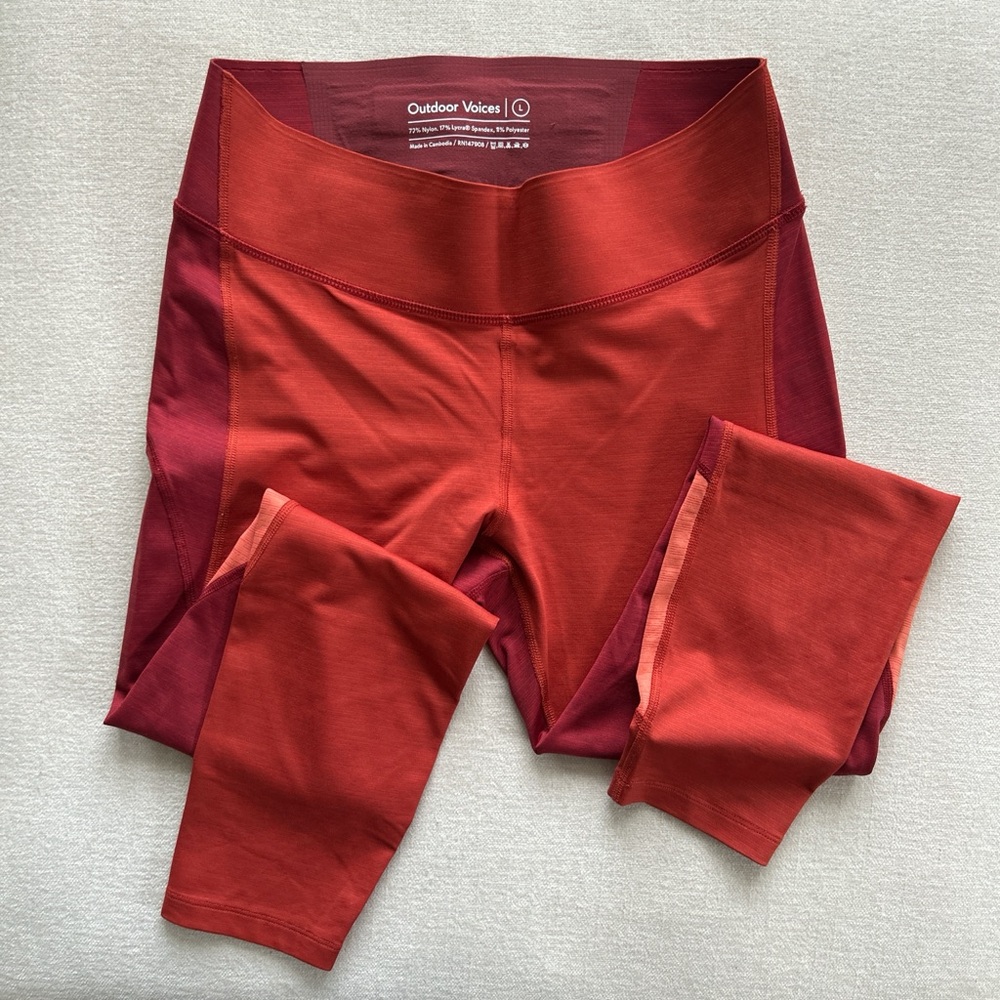 OUTDOOR VOICES: “TECH SWEAT” capri leggings